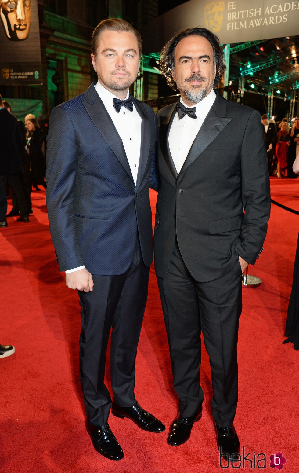 Leonardo DiCaprio y Alejandro González Iñárritu en la alfombra roja de los BAFTA 2016
