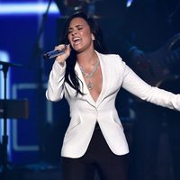 Demi Lovato durante su actuación en los Premios Grammy 2016