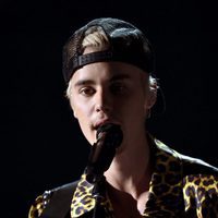 Justin Bieber durante su actuación en los Premios Grammy 2016