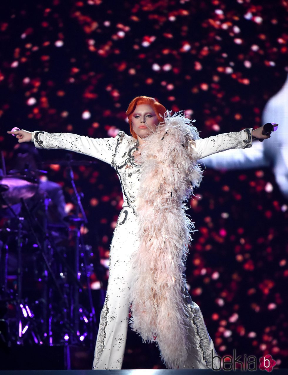 Lady Gaga durante su actuación en los Premios Grammy 2016