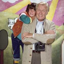 Soleil Moon Frye y George Gaynes en una foto de 'Punky Brewster'