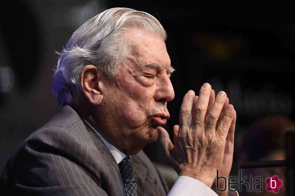 Mario Vargas Llosa presenta su novela 'Cinco esquinas'