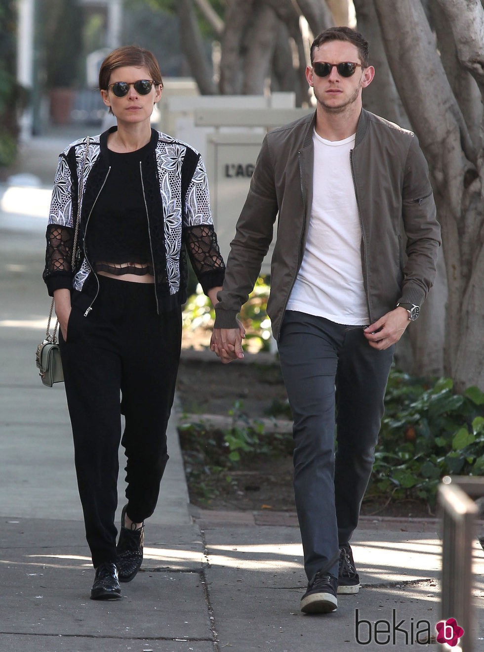Jamie Bell y Kate Mara pasean cogidos de la mano por Hollywood