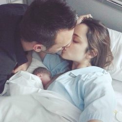 Lorena Van Heerde y Rafik Dehni presentan a su hija Alexia