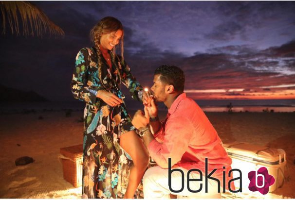 Russell Wilson pidiéndole matrimonio a Ciara