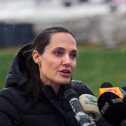 Angelina Jolie visita un campo de refugiados de Siria