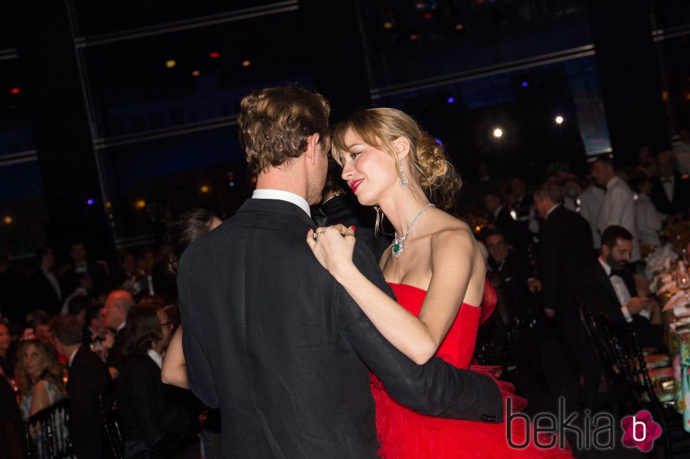 Pierre Casiraghi y Beatrice Borromeo románticos mientras bailan en el Baile de la Rosa 2016