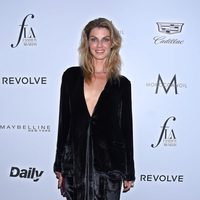 Angela Lindvall en los Fashion Awards 2016 en Los Ángeles