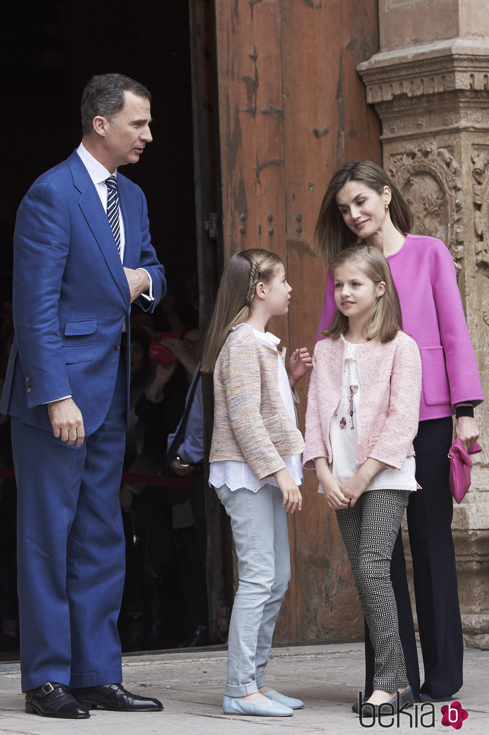 Los Reyes Felipe VI y Letizia y sus hijas en la Misa de Pascua 2016