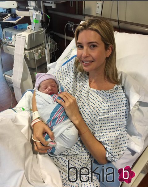 Ivanka Trump da la bienvenida a su hijo Theodore Kushner Trump