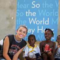 Miley Cyrus viaja a Haití con la Fundación 'Starkey Hearing'