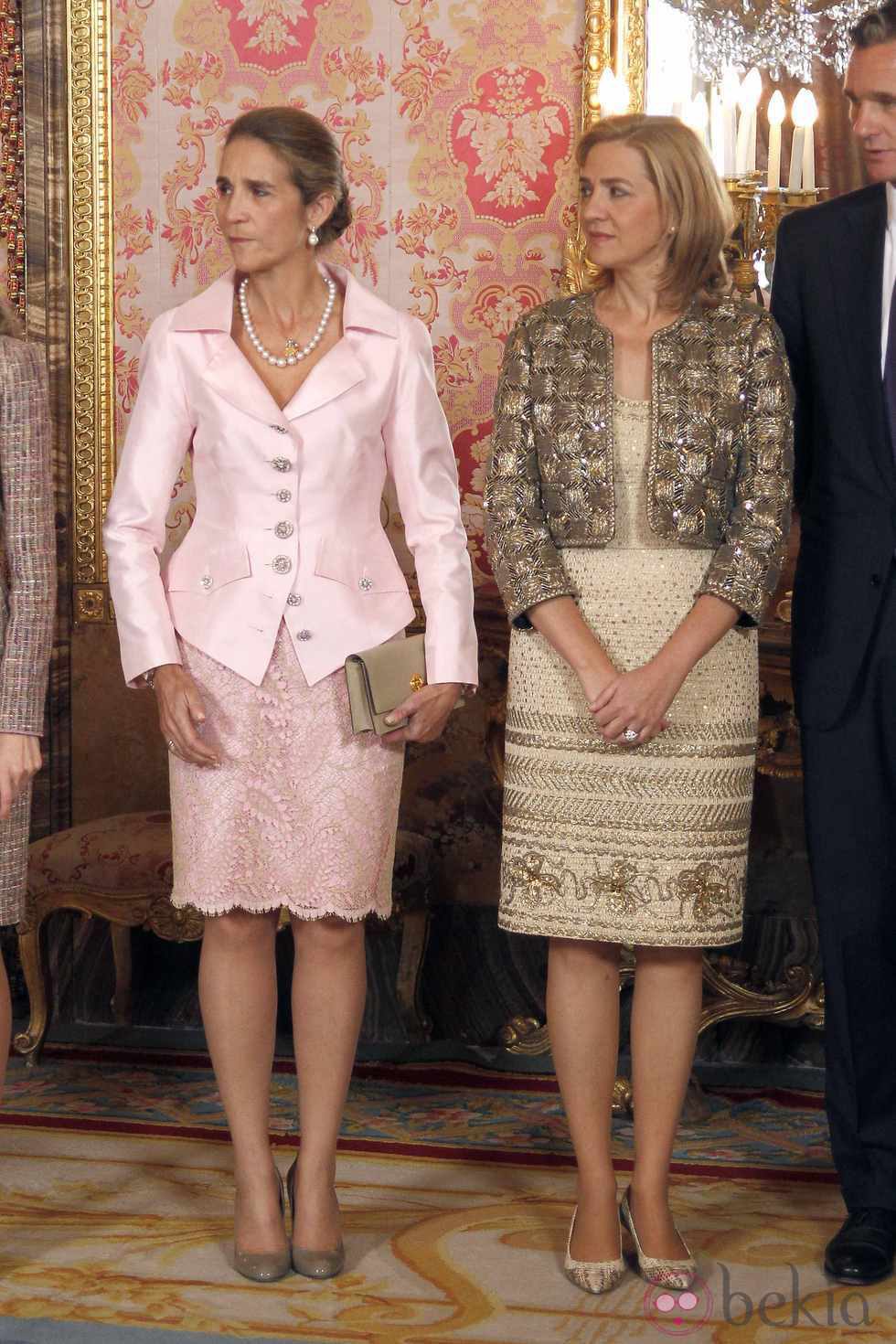 Las Infantas Cristina y Elena en el Palacio Real el Día de la Hispanidad