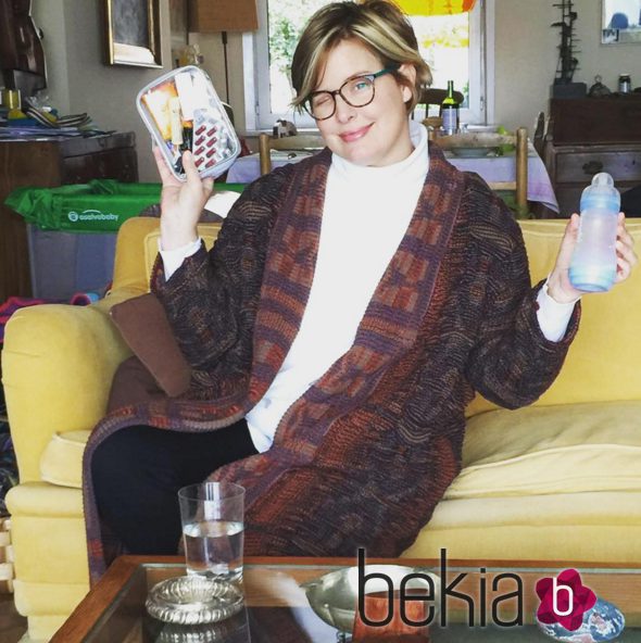 Tania Llasera recuperándose tras su operación de úlcera ocular