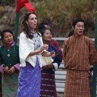 Kate Middleton con cara de sorpresa durante su visita a Bhutan