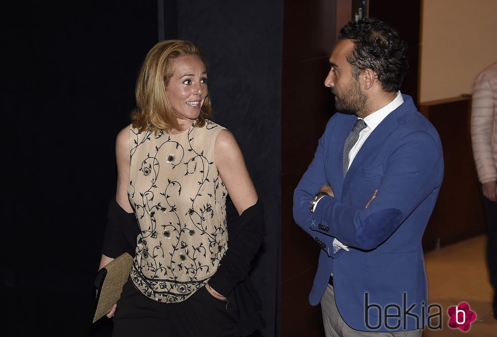 Rocío Carrasco  y Fidel Albiac durante la presentación del sello de Rocío Jurado