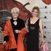 Lola Herrera y su hija Natalia Dicenta en los Premios MAX 2016