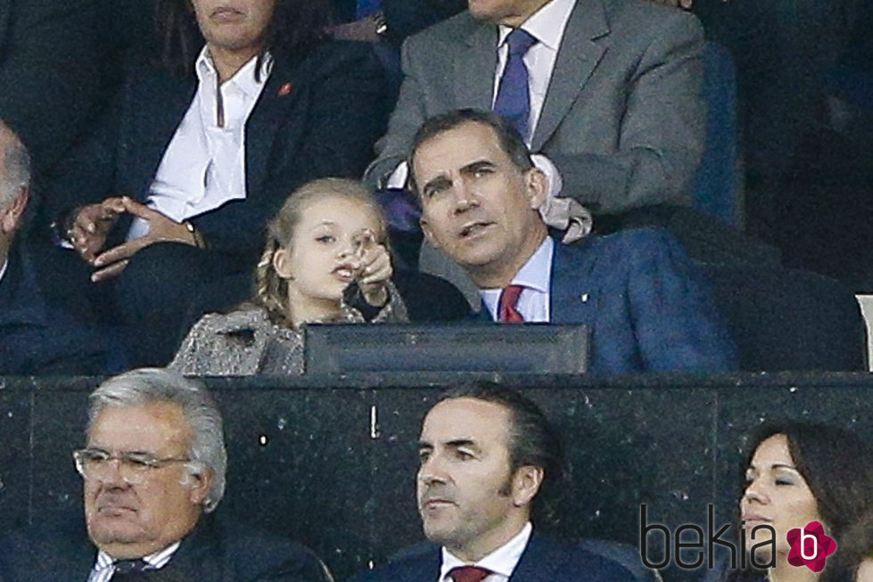 La Princesa Leonor y el Rey Felipe en la semifinal de la Champions 2016