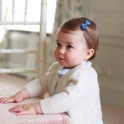 La princesa Carlota de Cambridge da sus primeros pasos en su primer año