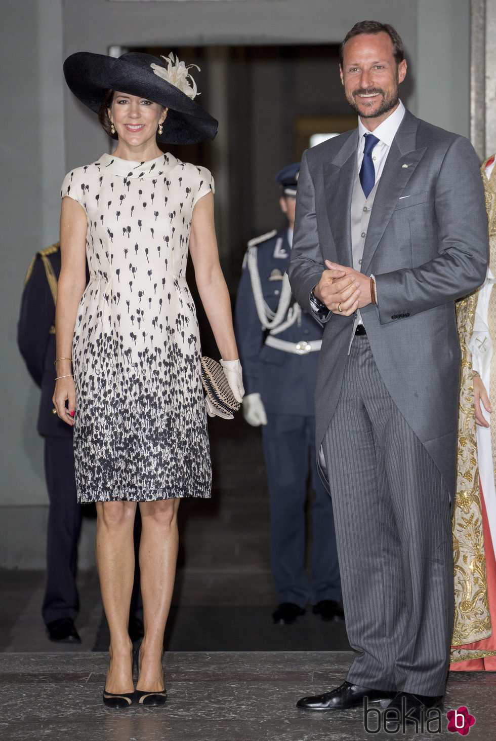 Mary de Dinamarca y Haakon de Noruega en el bautizo de Oscar de Suecia