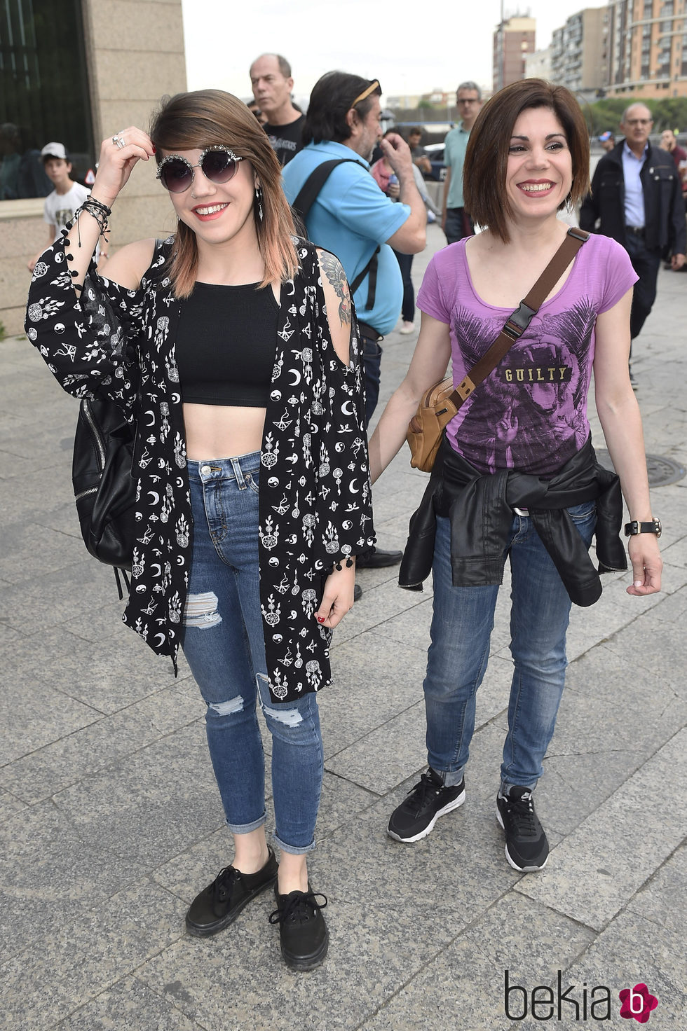 Angy Fernández y su hermana durante la gira 'One on one'  de PaulMcCartney en Madrid