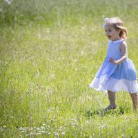 Leonor de Suecia corre muy feliz por el campo en su primer acto oficial en Gotland