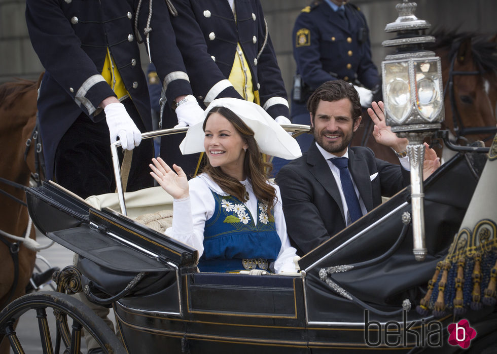 Carlos Felipe de Suecia y Sofia Hellqvist en el Día Nacional de Suecia 2016