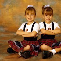 Mary-Kate y Ashley Olsen durante el rodaje de 'Padres Forzosos'