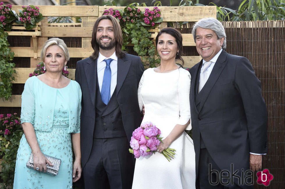 Olga Carmona y José Verdasco junto a los novios Juan Carmona y Sara Verdasco