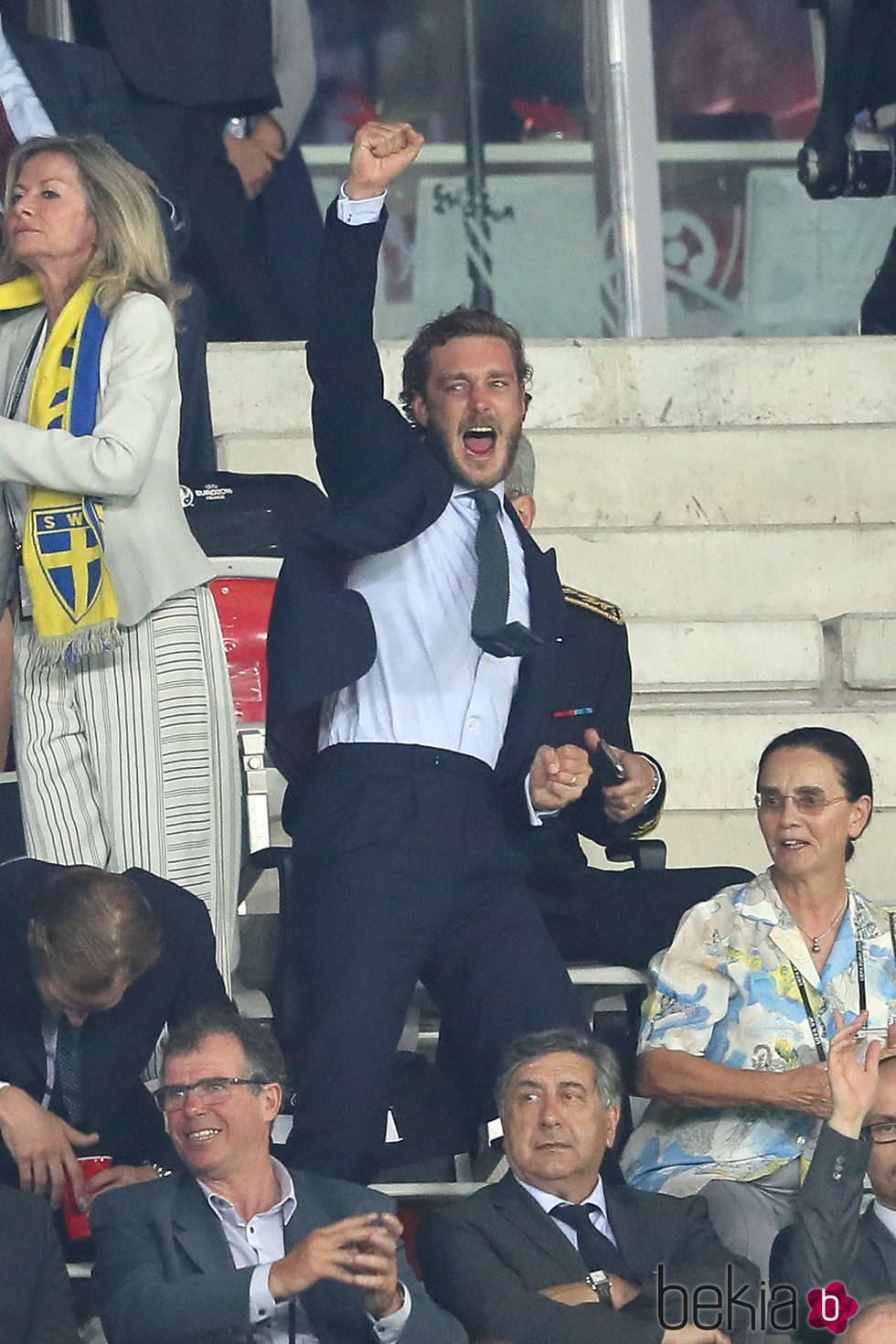 Pierre Casiraghi celebra un gol en un partido de fútbol