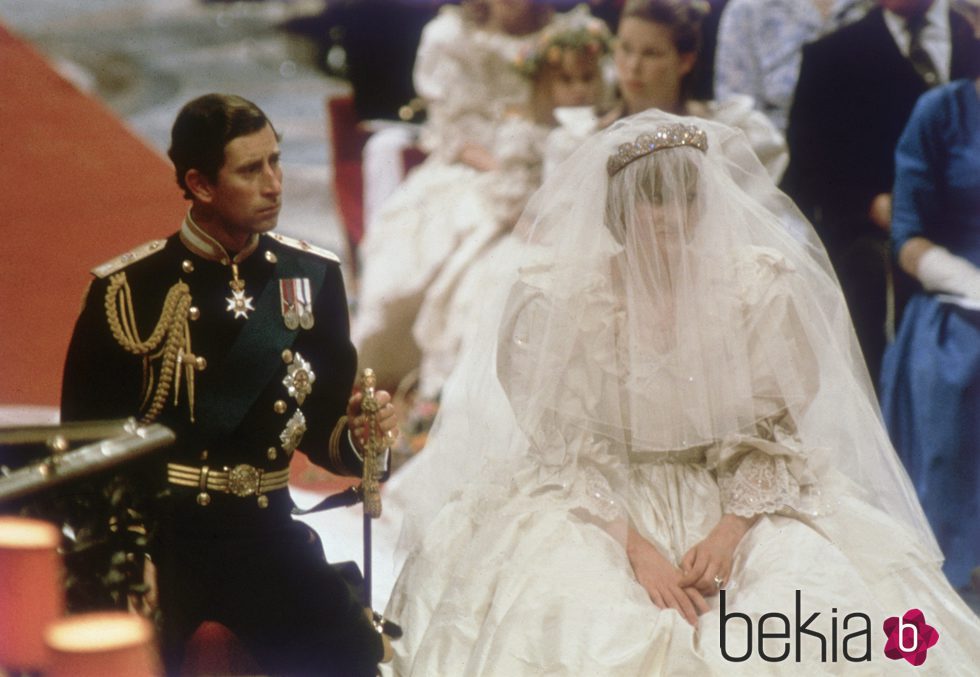 Carlos de Inglaterra y Diana de Gales el día de su boda en 1981