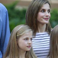 La Reina Letizia, Leonor y Sofía con la mirada perdida