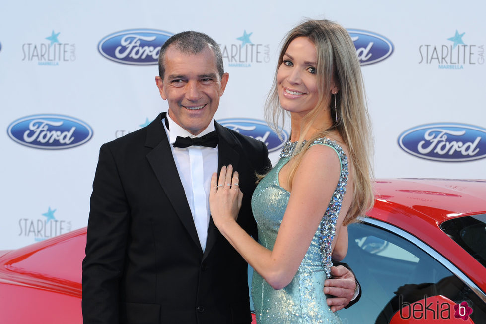 Antonio Banderas junto a su pareja Nicole Kimpel en la Gala Starlite 2016