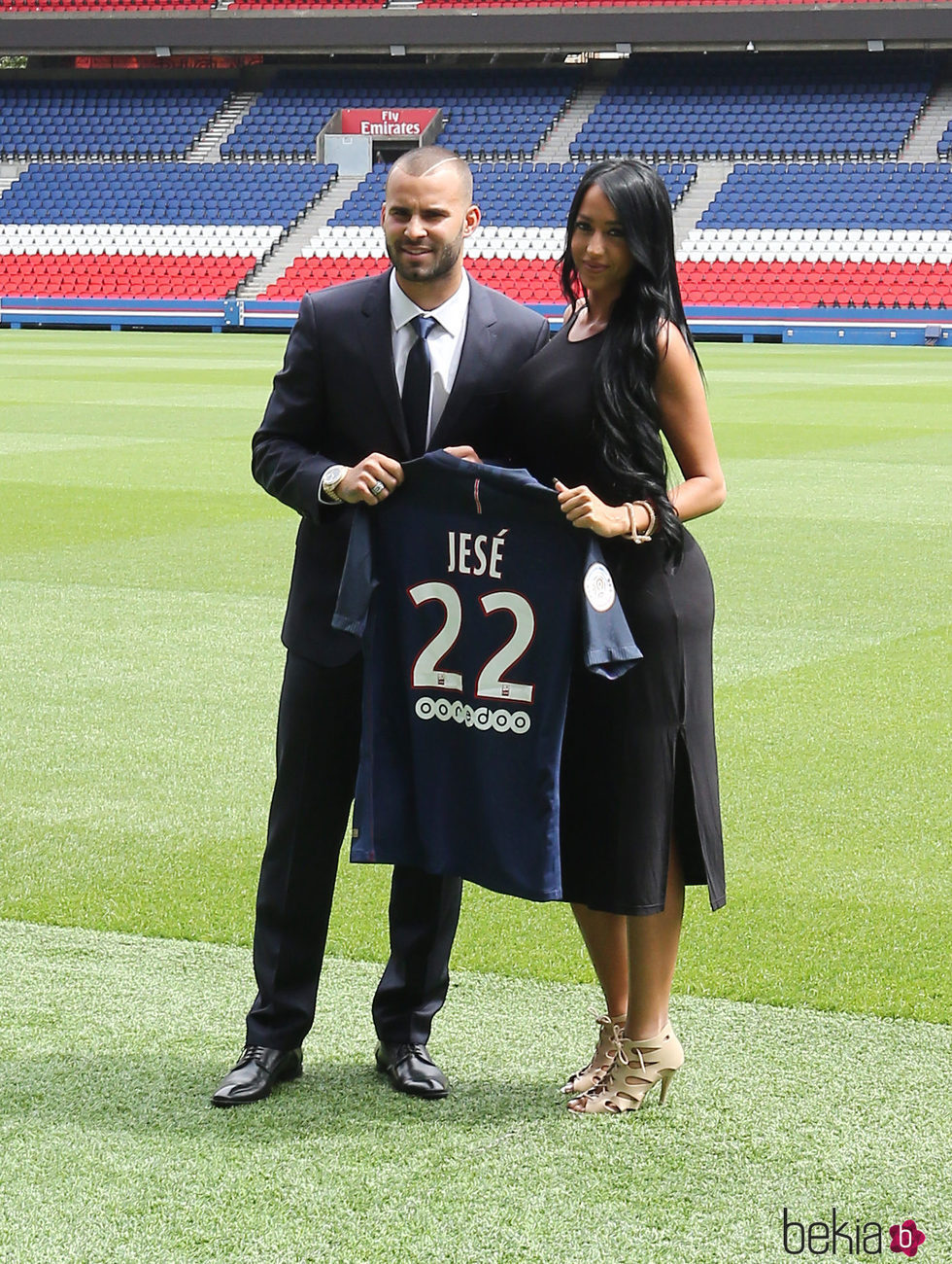 Jesé Rodríguez con su novia Aura Ruiz en su presentación como jugador del PSG