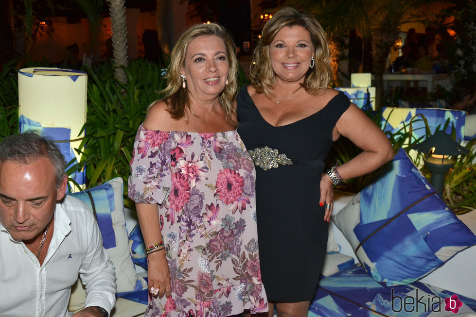 Terelu Campos y Carmen Borrego durante una fiesta en Marbella