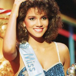 Halle Berry cuando fue al certamen de belleza Miss Mundo