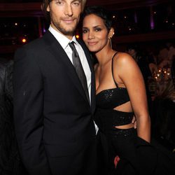 Halle Berry y Gabriel Aubry en el evento Keep A Child Alive's en 2009