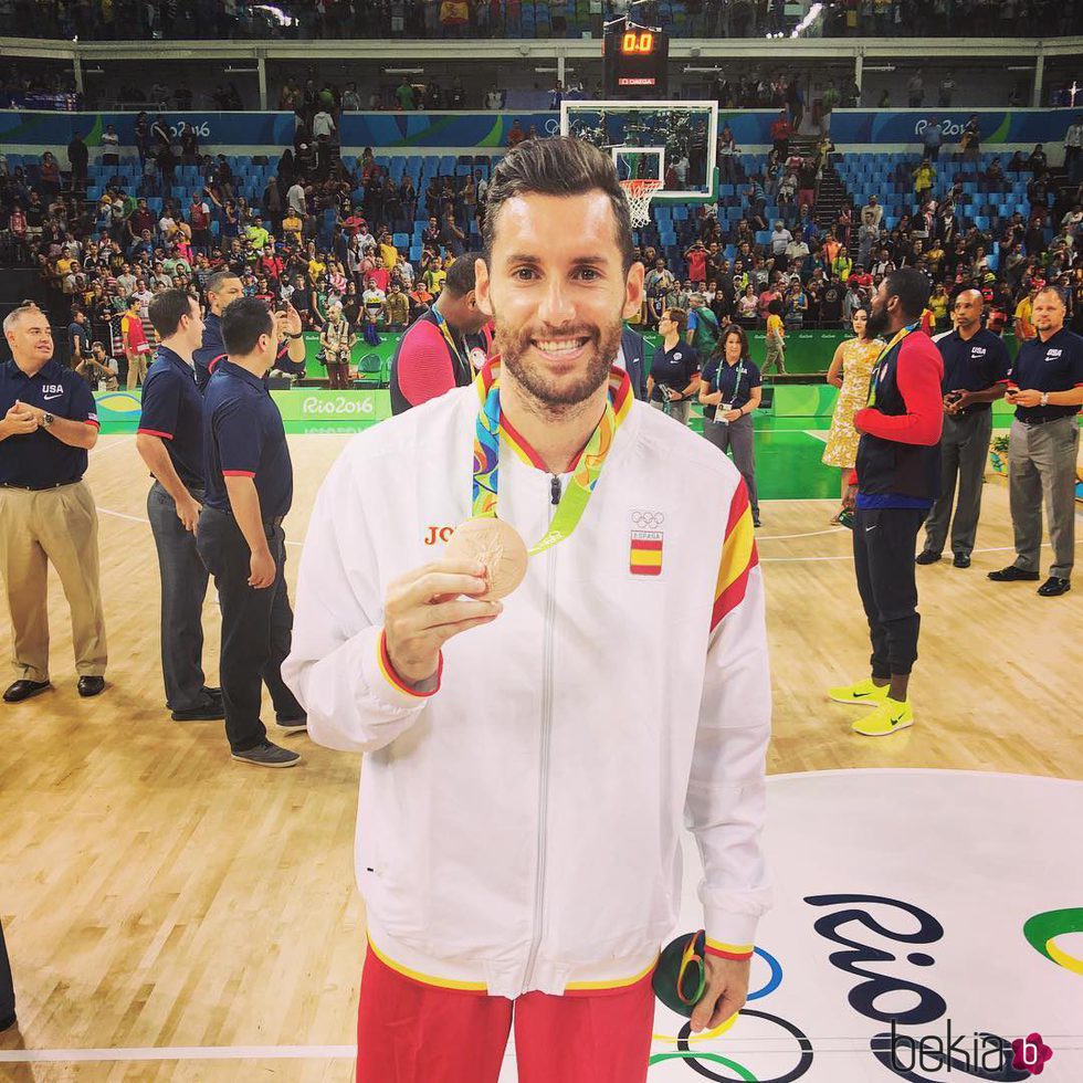 Rudy Fernández con su medalla