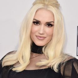 Gwen Stefani con un tupé en los American Music Awards 2015