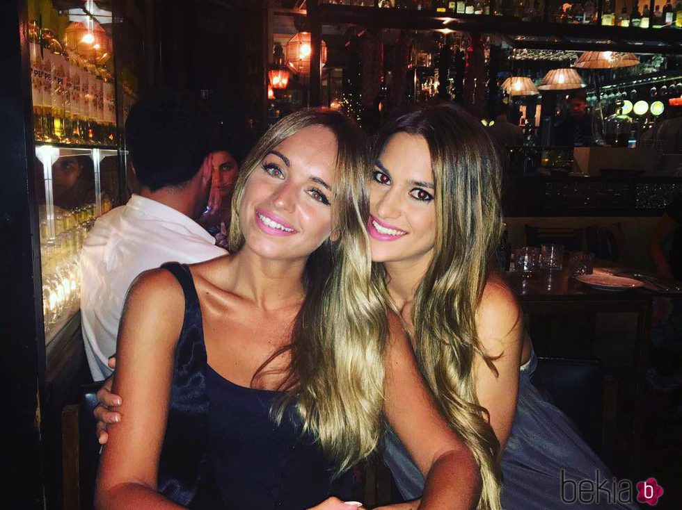 Elena Galera celebrando su cumpleaños con Romarey Ventura