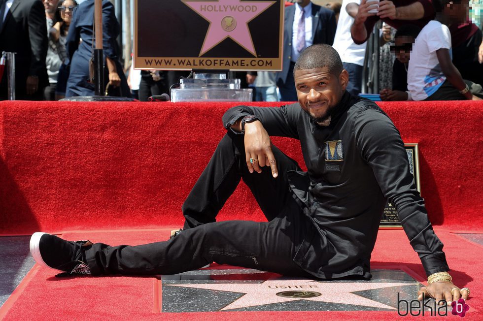 Usher recibe su estrella en el Paseo de la Fama de Hollywood