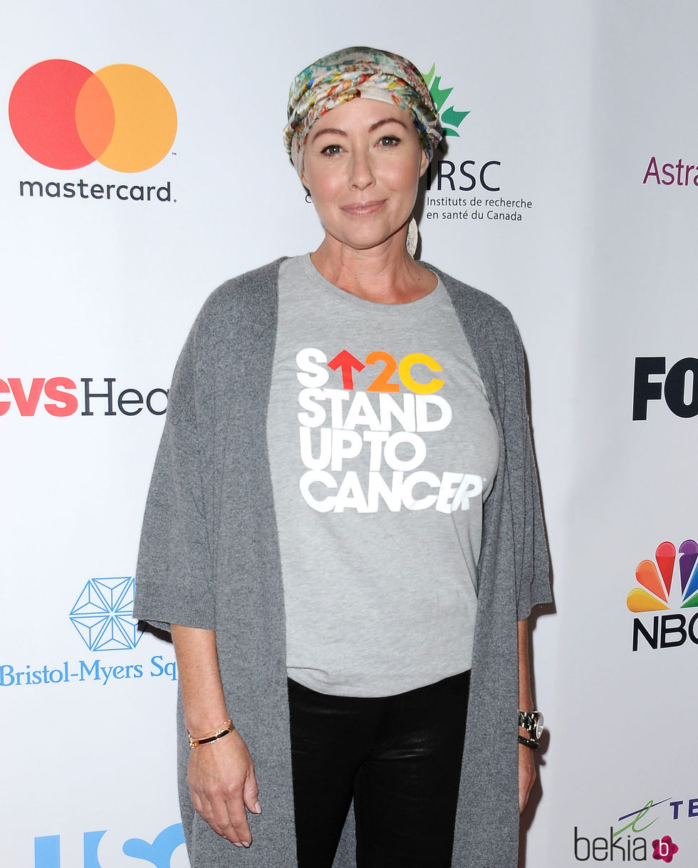 Shannen Doherty en el 'Stand Up to Cancer' en Los Ánegeles