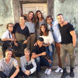 Sara Carbonero posa con, entre otros, Bernando Doral, Beatriz Hernández y Antonio Muniz