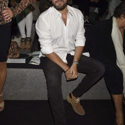 Màxim Huerta en el front row del desfile de Andrés Sardá en Madrid Fashion Week primavera/verano 2017